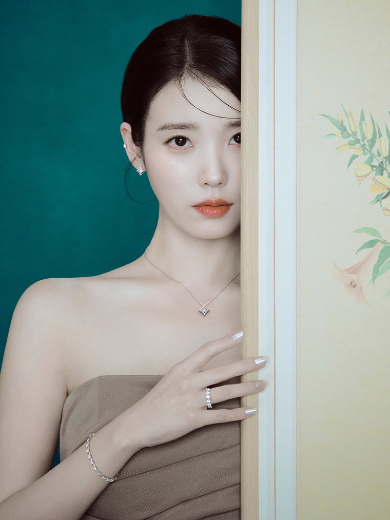 아아유,제이에스티나