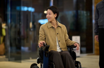 “인간의 선의 믿는 용기”... 김신록, 영화 ‘군체’서 휠체어 액션 및 파격 변신 예고