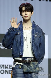 '부적절 발언' 김건우, 활동 중단…알파드라이브원 7인 체제