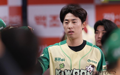 배동현 6이닝 무실점 쾌투…키움, 3연패 사슬 끊어