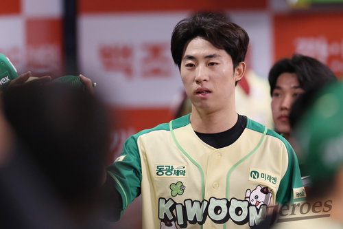 배동현 6이닝 무실점 쾌투&hellip;키움, 3연패 사슬 끊어