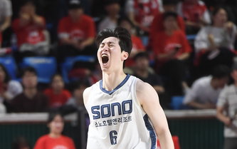 '우릴 고르셨다고?' 5위 소노, 4위 SK 29점차 완파…PO 기선제압