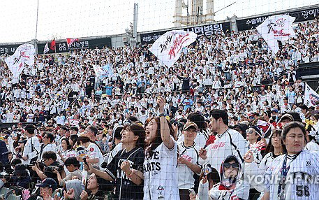 프로야구 인기에 편의점 매출도 '홈런'…마케팅 경쟁 본격화