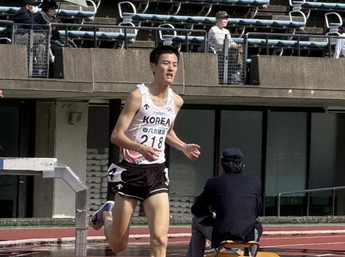 육상 박원빈 남자 3,000ｍ 장애물 한국 신기록&hellip;'36년만'