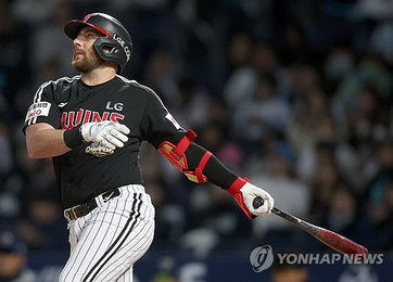 LG 트윈스, 7년 만의 단일 시즌 8연승 대기록…오스틴 결승 홈런으로 롯데 격파