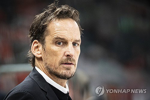 스위스 아이스하키 감독, 백신 증명서 위조로 경질&hellip; 2022 베이징 올림픽 참가 당시