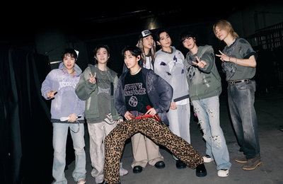 방탄소년단, K팝 새 역사 쓰다…빌보드 200 3주 연속 정상