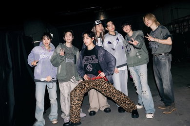 방탄소년단, K팝 새 역사 쓰다…빌보드 200 3주 연속 정상