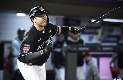 kt 장성우, 2홈런으로 시즌 5호 고지 밟아…오스틴과 공동 선두