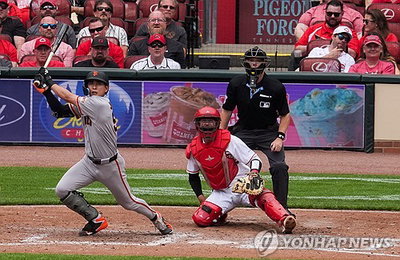 오타니의 홈런도 무색했다, 다저스타디움을 침묵시킨 이정후의 '코리안 쇼타임'