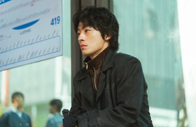 ‘모자무싸’ 구교환, 젖은 머리·초조한 눈빛… 20년 차 ‘데뷔 N수생’의 절박한 승부수