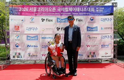 가미지 유이 여자 단식·복식 통합 우승 달성