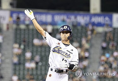 이유찬 데뷔 첫 끝내기 안타 작렬…두산, '8연승' KIA 저지하며 연패 탈출 성공