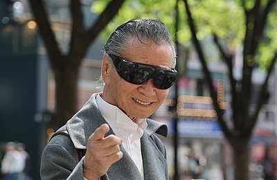 정식 데뷔 60주년 기념 회고록 출간 및 단독 공연 개최