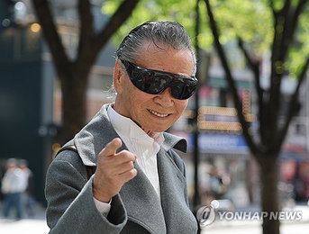 정식 데뷔 60주년 기념 회고록 출간 및 단독 공연 개최