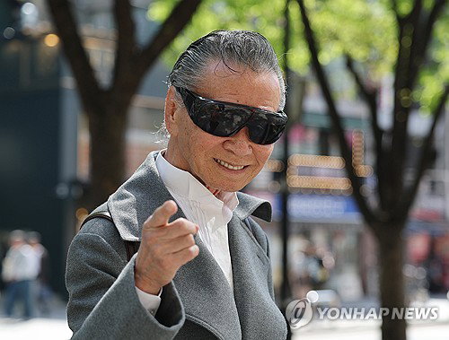 정식 데뷔 60주년 기념 회고록 출간 및 단독 공연 개최