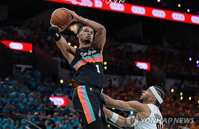 빅토르 웸반야마 NBA 최초 만장일치 수비왕 등극