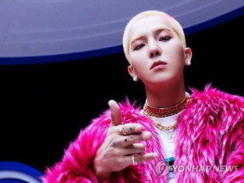 송민호 징역 1년 6개월 구형... 100일간 무단이탈 및 허위 소명 정황