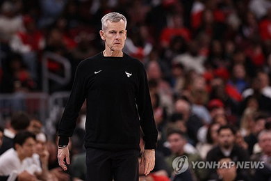 '6시즌 5회 PO 좌절' 빌리 도너번 감독 자진 사임