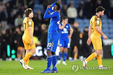 EPL 우승 10년 만의 3부 강등... 승점 삭감 징계와 재정 위기 치명타