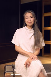 매기 강 감독, 더프레젠트컴퍼니 전속계약