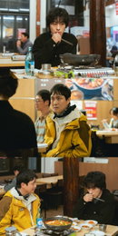 ‘모자무싸’ 구교환X오정세, 김치찌개 집서 ‘골 때리는’ 재회… 팩트 폭격 전세 역전?