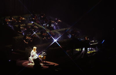 57세 가수, 유튜브 개설 및 콘서트 활동으로 '소통 행보' 확대
