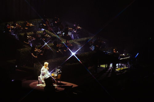 57세 가수, 유튜브 개설 및 콘서트 활동으로 '소통 행보' 확대