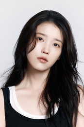 가수 아이유, 어린이날 맞아 1억 원 쾌척…아동 복지 증진 기여