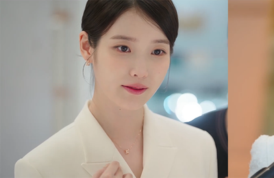 ‘21세기 대군부인’ 아이유, 럭셔리 스타일링의 완성은 제이에스티나… ‘성희주 룩’ 열풍