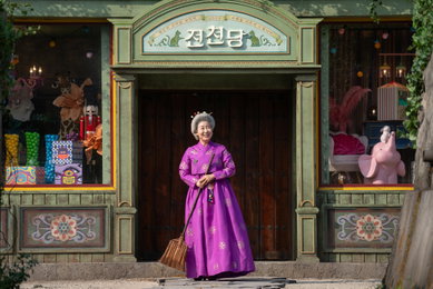 ‘전천당’ 라미란, 은발의 과자 가게 주인 변신… 원작 초월한 압도적 싱크로율