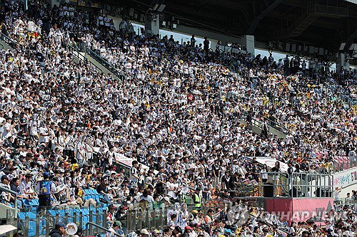 프로야구 | 166경기 300만 관중 돌파 | 2026시즌 KBO 기록 경신