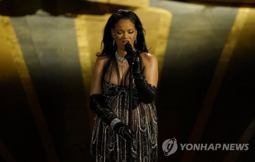 리애나의 베벌리힐스 악몽, 가족을 지켜낸 '팝퀸'의 긴박했던 증언