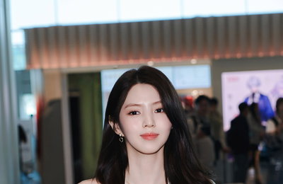 [화보] 한소희 공항패션, 주얼리로 포인트 준 ‘심플 럭셔리’의 정석