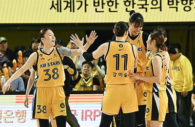 코트 위 별들의 뜨거운 선택, 박지수의 의리와 김진영의 잔류... WKBL FA 시장의 판도가 요동친다