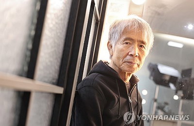 반세기 낭만을 잇는 거친 숨결, 최백호가 처방하는 진한 향수의 위로 '그립더라'