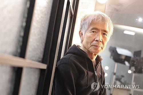 반세기 낭만을 잇는 거친 숨결, 최백호가 처방하는 진한 향수의 위로 '그립더라'