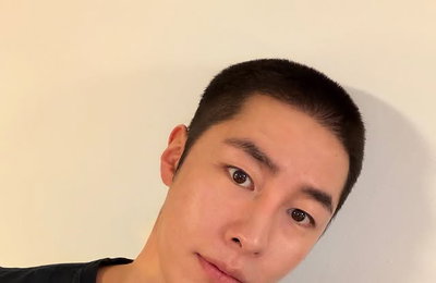 Lee Jae-wook mendaftar wajib militer hari ini, tanggal 18. Kita akan menunggu gelombang ucapan perpisahan yang penuh semangat dari para penggemarnya