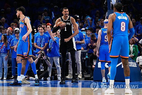 '신인류' 웸반야마, 전설을 삼키다: NBA 서부 결승을 뒤흔든 '41-24'의 경이로운 전율