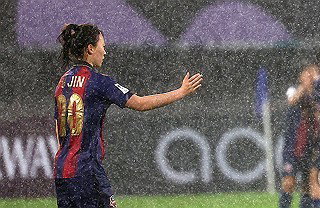 빗속을 뚫고 터진 역전 드라마! 내고향여자축구단, 수원 꺾고 아시아 정상 노린다