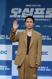 주말 안방은 '오정세'가 접수한다! 신하균X허성태와 뭉친 '오십프로'의 짜릿한 반란