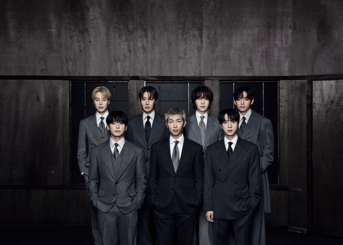 방탄소년단, 데뷔 13주년 기념 한정판 LP 발매 및 부산 월드투어 '아리랑' 동시 개최