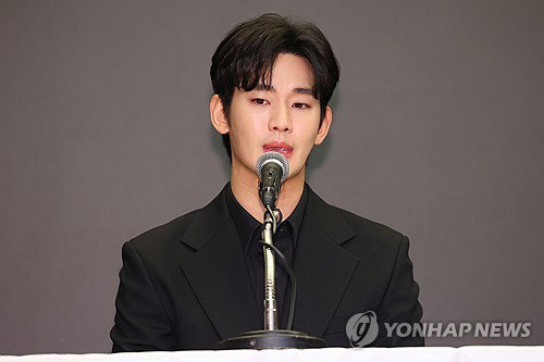 김수현 측, '가짜 뉴스'와 싸움서 승기…팬들 응원에 '진심 담긴 감사'