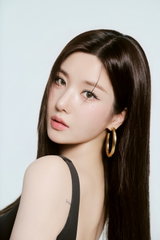 권은비, 새 소속사서 본격 활동 신호탄… 광고·무대 접수하고 새 챕터 시작
