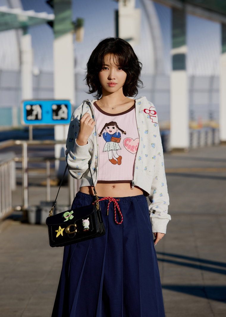 아이들 소연 공항패션