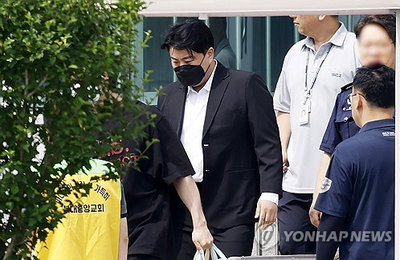 '5개월 먼저' 김호중, 옥문 나서며 팬들에게 '진심'…'책임감 뉘우치겠다'