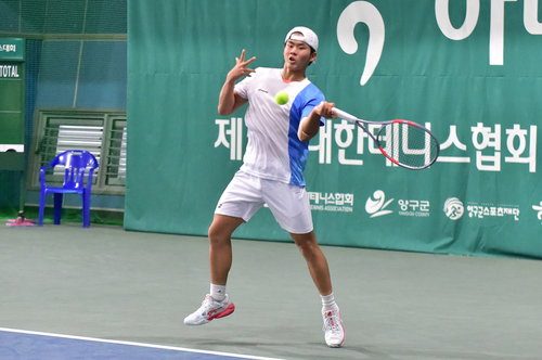 황주찬, 코트 평정! 3년 숙원 깬 '테니스 스타'