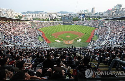 월드컵도 KBO 열기 못 막아! 388경기 만에 700만 관중 신기록