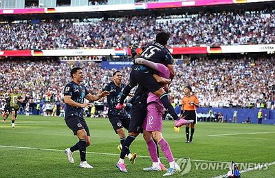 전차군단 넘은 파라과이, '기적'으로 16강…전국이 환희의 공휴일!