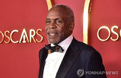 79세 대니 글로버, 알츠하이머 고백… 「리셀 웨폰」 영웅의 용기